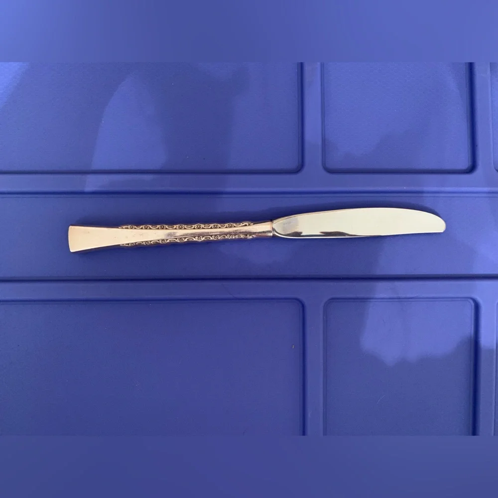 (1) VINTAGE Antique Replacement Piece international deep silver inlaid Knife